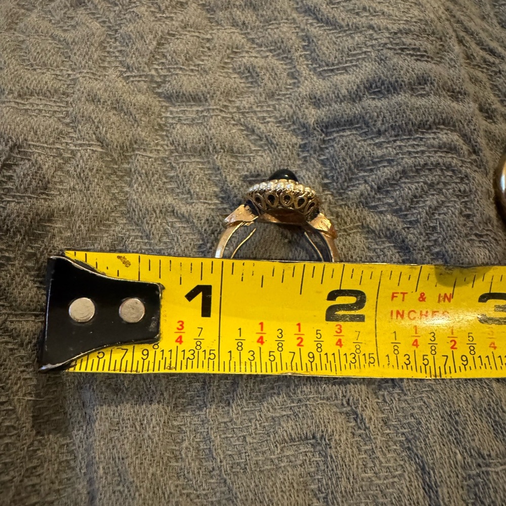 Vintage Avon Gold Ring with Black Stone - Picture 4 of 4